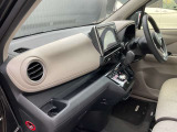 広々とした視界を体感できます。運転が楽しくなりますね。