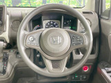 インテリアに合わせたデザインのステアリングは、運転される方のことも考え、運転しやすい形状、大きさです。是非一度、実際に触ってお確かめください。