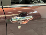 品質へのこだわり!フロアマットやシートなど車内をキレイに清掃し、ニオイや汚れなどを徹底的にクリーニングしてもらっております。室内はピカピカです☆