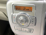 【オートエアコン】一度お好みの温度に設定すれば、車内の温度を検知し風量や温度を自動で調整。暑い&hellip;寒い&hellip;と何度もスイッチ操作をする必要はありません。快適な車内空間には必須の機能ですね♪