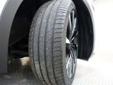 タイヤサイズは225/45R21となっております☆
