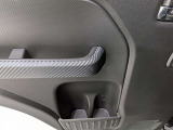 パワーウィンドウのスイッチですよ。運転席に居ながら窓を開け閉めのコントロールできます。