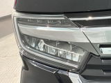 LEDヘッドライトは、点灯の瞬間から最大光量を発揮し、突然暗くなるトンネルなどでの安定感を高めます。