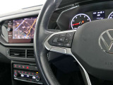 設定したスピードを上限に自動で加減速をし、一定の車間距離を保つ事で長距離運転の疲労を軽減する【ACC】が装備。