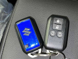 キーを取り出さずにドアを施錠&解錠。クルマの始動も可能です。