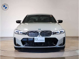 【キドニーグリル】BMWは約90年もの間、ほぼ全ての車両にひと目でBMWだと分かるこの特徴的なフロントグリルが備えられ、デザイン・アイコンとして親しまれてきました。