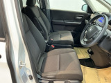 フィット感のあるシート。しっかりと支えてくれるので、長時間の運転を快適にサポートしてくれます。