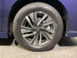 純正アルミホイールで、愛車をもっとカッコよく自動車メーカーが直接扱う純正アルミホイール。車種にマッチしたデザインで、愛車の個性を際立たせます。安全性や耐久性にも優れ、安心して使用できます。
