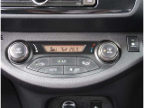 【オートエアコン】1年中快適な室内を提供!車内温度を設定すると、風量を自動で調整してくれます。