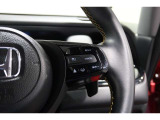 Hondaセンシングの機能のひとつ、アダプティブクルーズコントロール付!アクセルから足を離しても設定したスピードと前車との車間を保ち走行してくれます!車線維持もアシスト☆高速道路で疲労軽減ですね☆