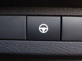 【ハンドル支援】カメラを使用し左右のレーンマーカーを検出。車線中央を走行するようにハンドルを制御し支援します!注意!ハンドル支援は、車速や車間距離制御機能と組み合わせて利用可能になるものです。
