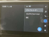 車載カメラの映像を内蔵メモリに録画します。常時録画だけでなくエアバッグ作動時の自動録画や音声認識による手動録画もできます。録画した映像はディスプレイオーディオで再生できUSBメモリへの転送も可能です。