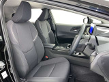 高いホールド性で運転姿勢が安定します。長距離ドライブでも疲れにくいのが魅力です。快適なドライビングライフをお送りください♪