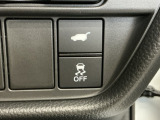 自動でリアゲートを開閉できる電動リアゲート、車がカーブの外側へ膨らんだり内側へ巻き込んだりする挙動を防止し、安定した走行をサポートする横滑り防止装置付きです!