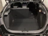 載せるものに合わせて、自由自在にシートを調整。長めの荷物も、大きな買い物も、工夫次第でスッキリ収まります。使い方次第で楽しみが広がる空間です。