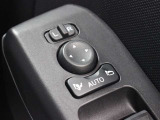 ドアの施錠・解錠に連動してドアミラーが自動で格納・復帰するオート格納機能を搭載しています。