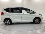 自社整備工場で点検整備をおこなってからお渡ししています。車検が残っている場合は『12ヶ月点検整備』を、車検整備付きの場合は『車検整備』をおこないます。整備費用は車両本体価格に含まれています。