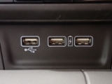 USBつなげられます♪充電などお役にたちますよ!!