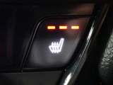 運転席と助手席には、【シートヒーター】が装備されています。温度調整も切り替えができお好みの設定で快適なドライブを楽しめます。腰から下が暖まると、暖房よりも体があったまりますよ。