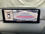 狭い場所での駐車やすれ違いなどでより的確な運転操作に役立つ360&deg;ビューモニターが装備されています。