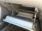 グローブボックスはとっても大きくて使いやすいですよ!他にも収納が充実しているので小物もスッキリ収まりますよ!