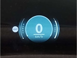 『運転』に対するBMWのこだわりはメーターパネルにも表れております。視野性の良いメーターパネルは疲労感の軽減と、運転の楽しさをもたらしてくれます。