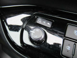 駐車時や狭い道でのすれ違い時に気を使うミラー。電動格納式ドアミラーはそんな時に便利です。