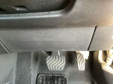 運転席の膝前には、SRSニーエアバックを装備していますので安心です。