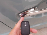 リクエストスイッチは運転席・助手席・バックドアの3箇所に付いています!ワンタッチで鍵の開閉が出来るのは本当に便利でがたい!