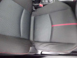 【運転席シート】へたりがちな運転席も大きなへたりがなく、綺麗な状態です。