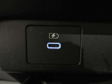 USB充電専用電源ソケットも付いています。モバイル機器などの充電専用