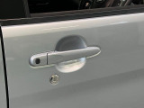 品質へのこだわり!フロアマットやシートなど車内をキレイに清掃し、ニオイや汚れなどを徹底的にクリーニングしてもらっております。室内はピカピカです☆