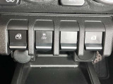 左右にパワーウィンドウのスイッチが付いています。大型のスイッチになりますので使い勝手はとてもよいです。