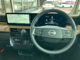 使いやすく安全な操作性と良好な視界を実現した運転席!