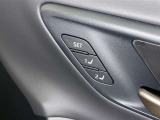 シートメモリー機能装備付きです。シートの位置をそれぞれ記憶しておく事ができるので、ご家族や、複数の方で車を乗られるオーナー様には、便利な機能です。