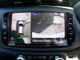 アラウンドビューモニターも装備しております。ご覧のように車体を真上か見たような映像なので、車庫入れの苦手なお客様ももうご心配いりません。