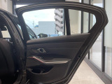 安心のBMW認定中古車は100項目の箇所を徹底的にチェック致します。機械的な箇所や電気系、コンピューターなどをご納車前に点検し、交換基準に達した部品は全て新品に修理返品した後にご納車致します。