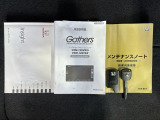 スマートキーは鍵をバッグに入れたままでもドアロックの開閉やエンジンのON・OFFができます。夜間や雨の日も鍵を探さなくて良いので便利です。