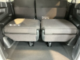 軽い力でサッと倒せるシートアレンジ。急に荷物が増えても、その場でサクッとスペースを広げられます。毎日の『困った』を『助かった』に変える工夫が満載です。