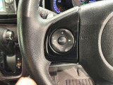 ステアリングにオーディオ操作スイッチが付いています。オーディオ画面に直接タッチしなくても操作が出来ますので、運転に集中できます。
