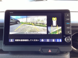 バックモニター付きで、車庫入れやバック時の後方確認をしっかりサポート。モニターに映し出される映像で死角も確認しやすく、狭い場所での駐車や後退時の操作をより安心して行えます。
