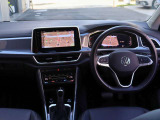 視認性と操作性に優れた運転席まわり。ドライバー中心に設計されたコックピットが、快適なドライブをサポートします。