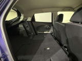 リヤシートを倒すと大きな荷物も入ります 片側、両側可能です。