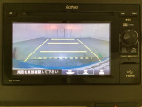 ギヤをR(バック)に入れるとディスプレイオーディオの画面に後ろの映像が映るリアカメラ付です。後退時、コンディションが悪い視界でもカラーバックモニターがドライバーをサポートします。