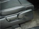 ◆シートハイトアジャスター◆運転席を上下に高さ調節ができます!運転ポジションを体格に合わせてシート調整できます。
