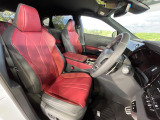 運転席シート廻りは使用感も少なく、良好な状態となっています。前オーナー様が丁寧に使っていたことがよくわかりますね。