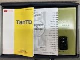 スマートキーは鍵をバッグに入れたままでもドアロックの開閉やエンジンのON・OFFができます。夜間や雨の日も鍵を探さなくて良いので便利です。