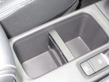 運転席と助手席の間にはドリンクホルダーがあります。取りやすい位置にありますからドライブも楽しくなりますね!