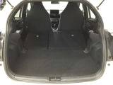 シートアレンジが多彩で、荷物の大小に応じてスペースを変えられる便利なお車です!