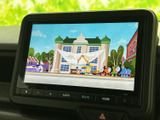 停車中に映像やテレビを視聴でき、待ち時間も車内で過ごしやすくなります。画面いっぱいに映像が表示され、内容を確認しやすいのもうれしいポイントです。